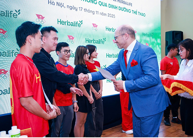 TS. Julián Álvarez García, Thành viên Ủy ban Cố vấn Dinh dưỡng của Herbalife đồng thời là Chuyên gia Y học Thể thao và Dinh dưỡng (Tây Ban Nha)