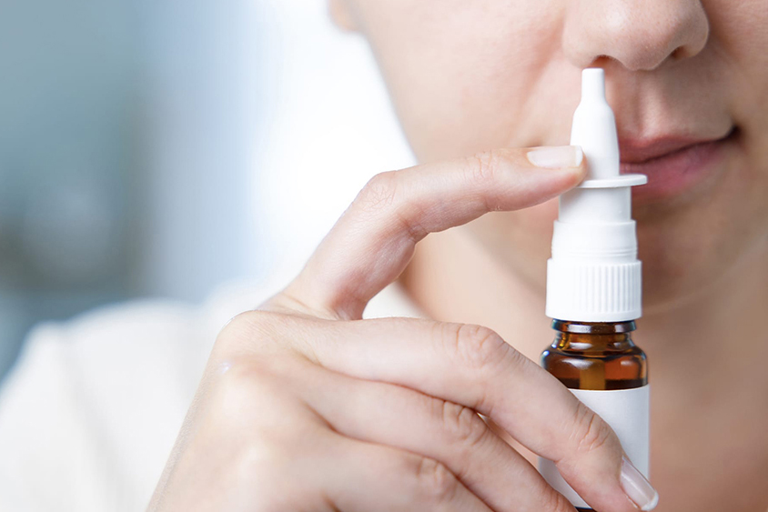 Các loại thuốc xịt mũi giúp làm sạch dịch nhầy, giảm nghẹt mũi khi bị cảm lạnh