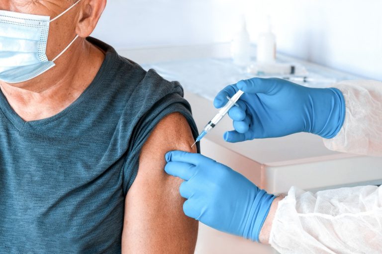 Tiêm vaccine giúp giảm nguy cơ nhiễm trùng và hạn chế việc phải dùng kháng sinh không cần thiết