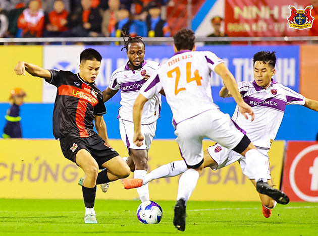 Thành Trung (áo đen) đang rất được kỳ vọng - Ảnh: Tuổi trẻ