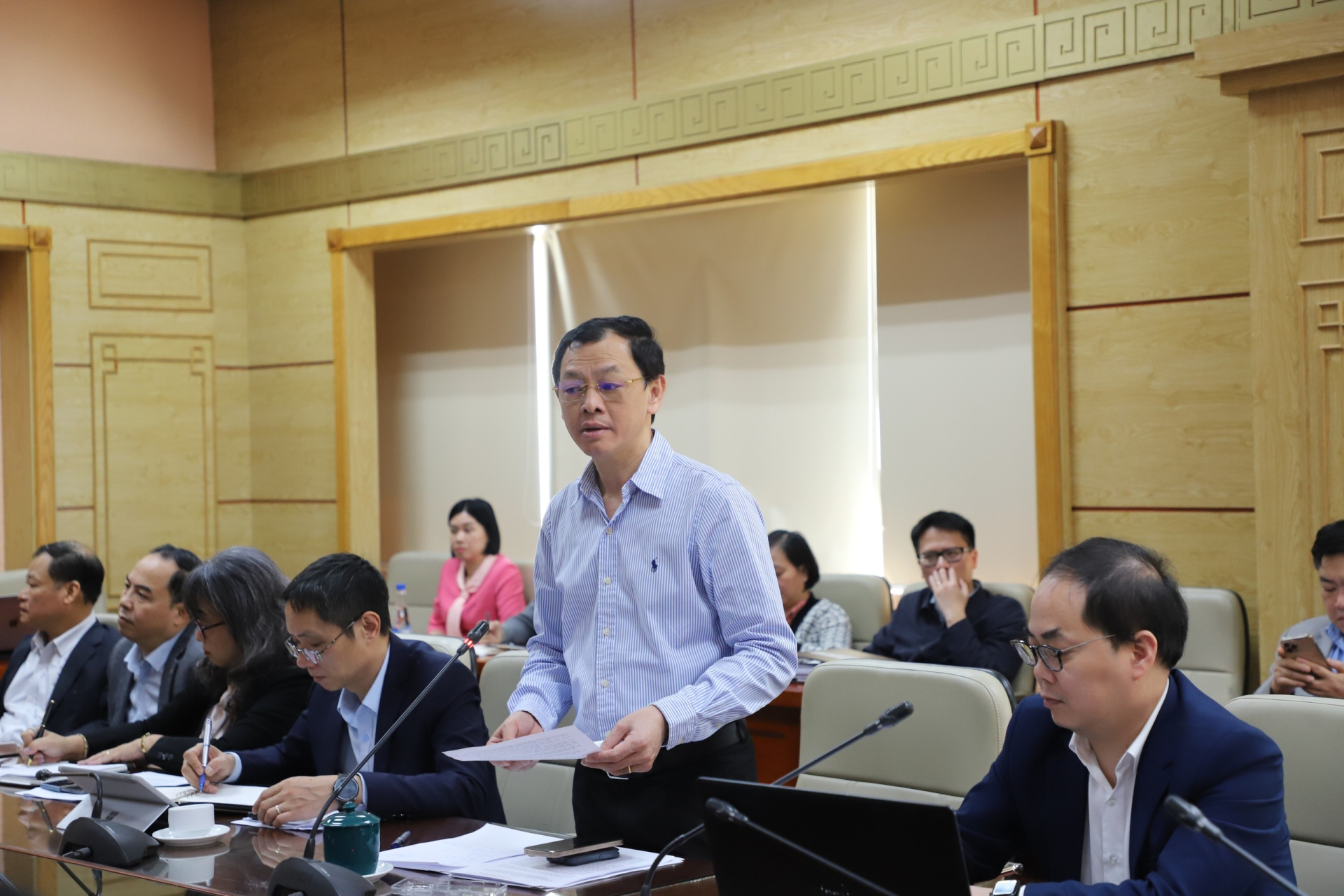 Thứ trưởng Bộ Y tế Nguyễn Tri Thức, Trưởng Ban Chỉ đạo 389 Bộ Y tế phát biểu - Ảnh: Trần Minh