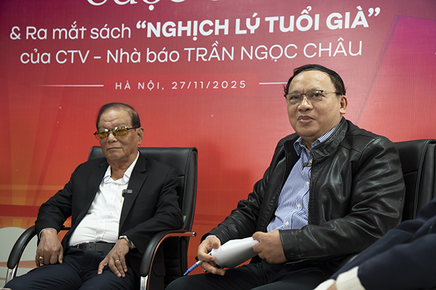 TS. Hoàng Phong Hà (bên phải) chia sẻ tại buổi tọa đàm - Ảnh: Nguyễn Hiệp/Sức khỏe+