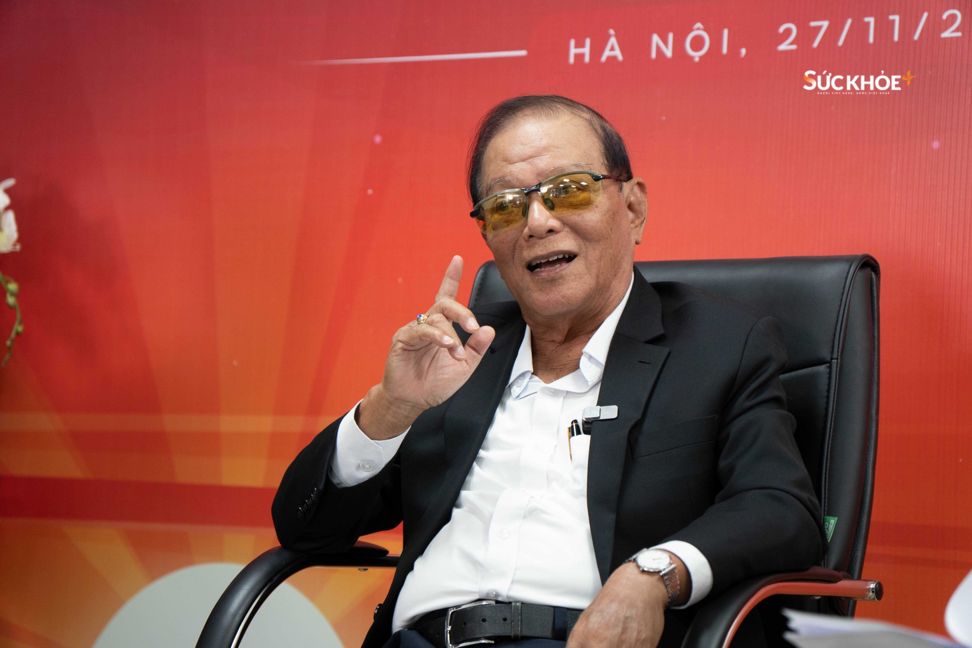 Tại buổi Tọa đàm, TS. Nhà báo Trần Ngọc Châu, cộng tác viên thân thiết của Tạp chí Sức Khỏe+ đã giới thiệu về cuốn sách Nghịch lý tuổi già. Cuốn sách được mô tả là một góc nhìn khác, kể về những trải nghiệm lý thú của tác giả: Sống chủ động, tiếp tục giao lưu và dấn thân thông qua viết lách, thể thao và giao tiếp.