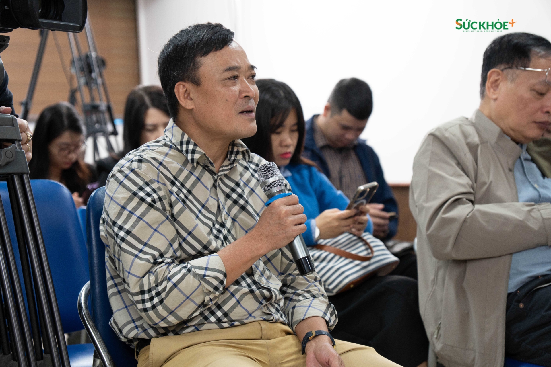 DS Nguyễn Xuân Hoàng, Phó Chủ tịch Hiệp hội TPCN Việt Nam chia sẻ tại buổi Tọa đàm về việc phòng bệnh hơn chữa bệnh và đề cao việc kết hợp giữa điều trị bằng thuốc với hỗ trợ điều trị bằng những sản phẩm chăm sóc Sức Khỏe chủ động cho người cao tuổi. Đồng thời, hiến kế để làm sao những mục tiêu vĩ mô về xây dựng văn hóa Sức Khỏe trong nhân dân và các trung tâm chăm sóc người cao tuổi sớm trở thành hiện thực.