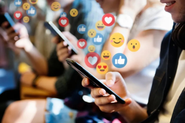 Khó có thể phủ nhận, mạng xã hội đang ngày càng chi phối mạnh mẽ tới cảm xúc của người dung.
