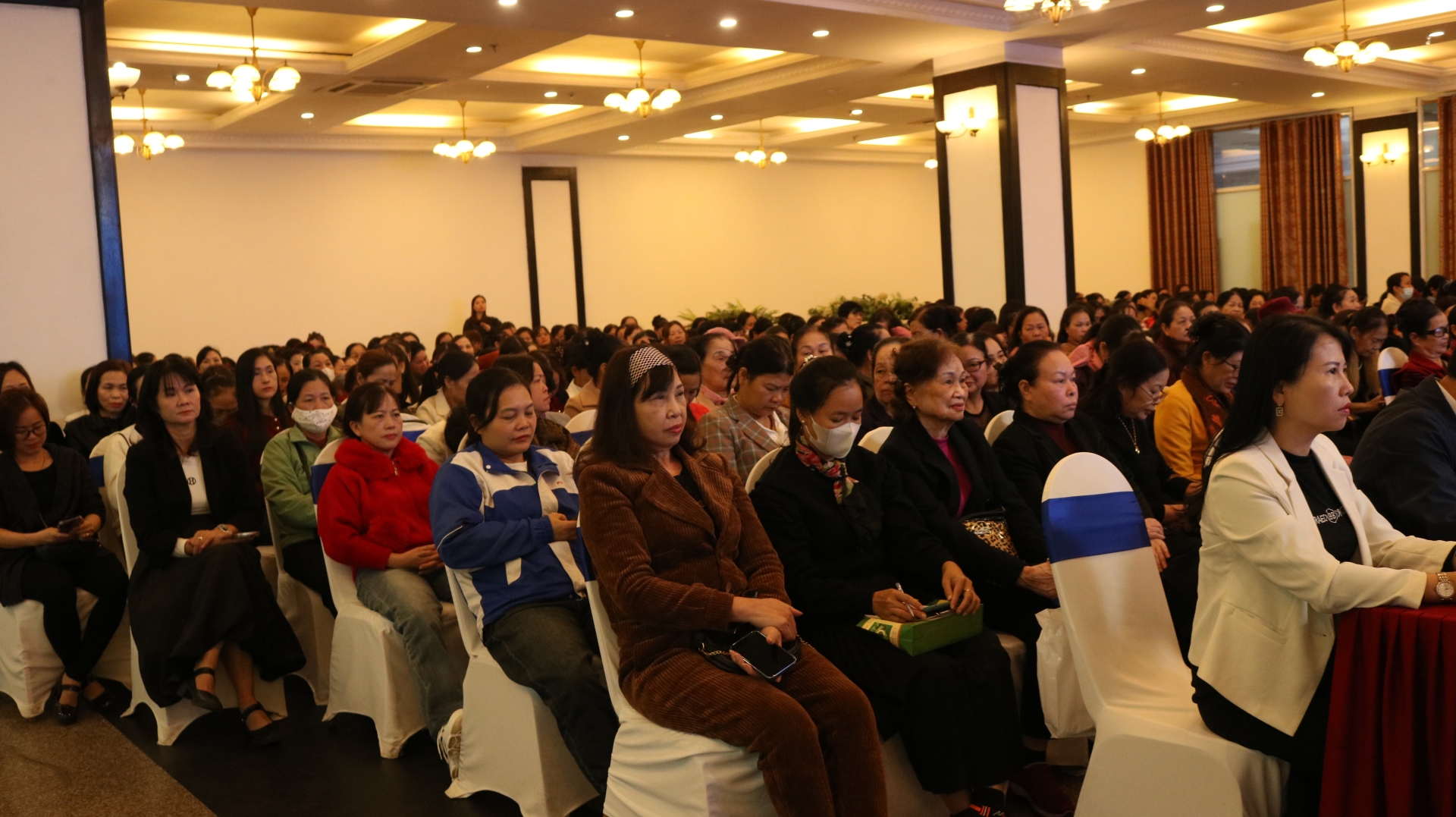 Hội thảo thu hút hơn 300 phụ nữ tại Thái Nguyên tham dự