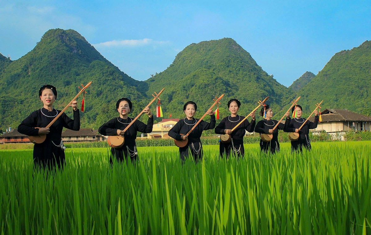Biểu diễn hát Then - đàn Tính của người Tày ở Lạng Sơn - Ảnh: vietnamtourism.gov.vn