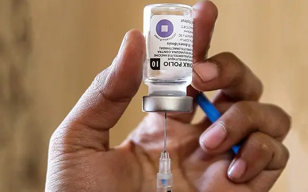 Vaccine ngừa bại liệt nằm trong chương trình Tiêm chủng mở rộng quốc gia