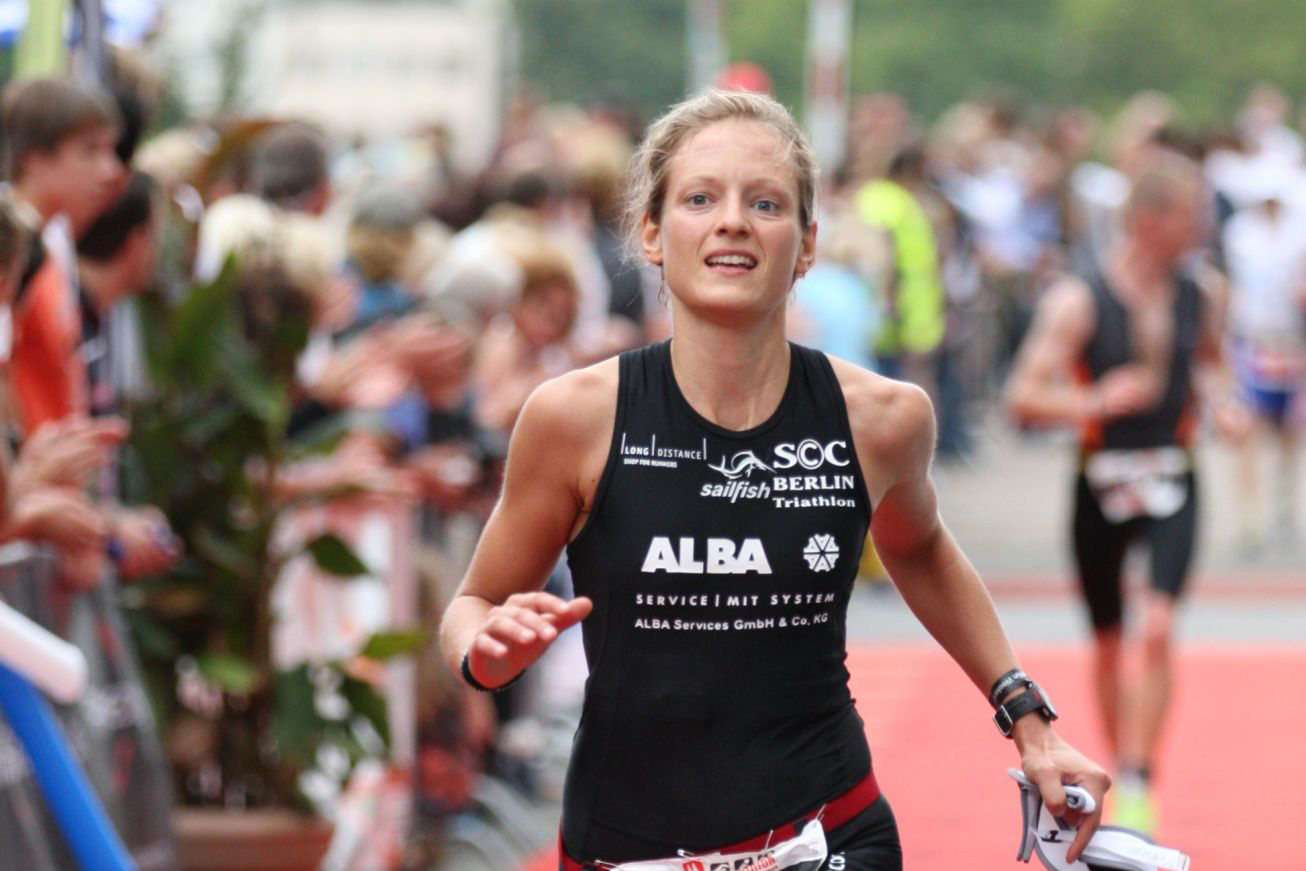 Bác sĩ Petra Krause là một vận động viên tích cực tham gia các cuộc thi ba môn phối hợp, marathon và ultramarathon