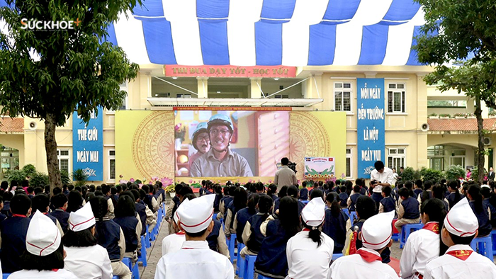 Trang bị cho các em những kỹ năng cần thiết khi tham gia giao thông - Ảnh: Đào Dung