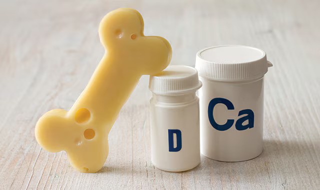 Vitamin D giúp cơ thể hấp thu calci, duy trì xương chắc khỏe và hỗ trợ hệ miễn dịch