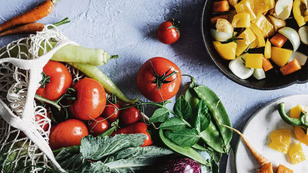 Bổ sung đủ lượng rau củ, trái cây trong chế độ ăn hàng ngày