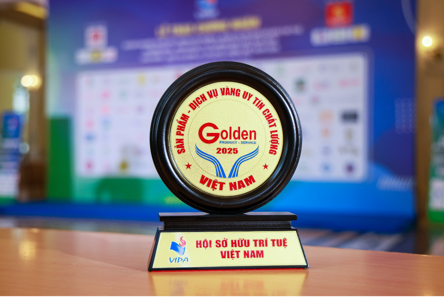 Chiếc cúp vinh danh Thương hiệu, Nhãn hiệu uy tín