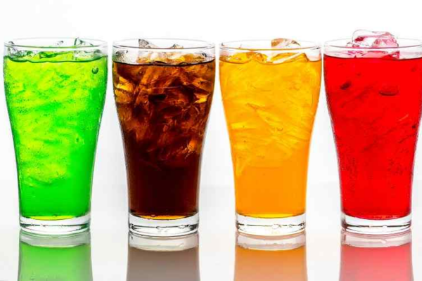 Không chỉ xuất hiện trong bánh kẹo, màu thực phẩm nhân tạo còn có nhiều trong nước ngọt, các loại ngũ cốc,...