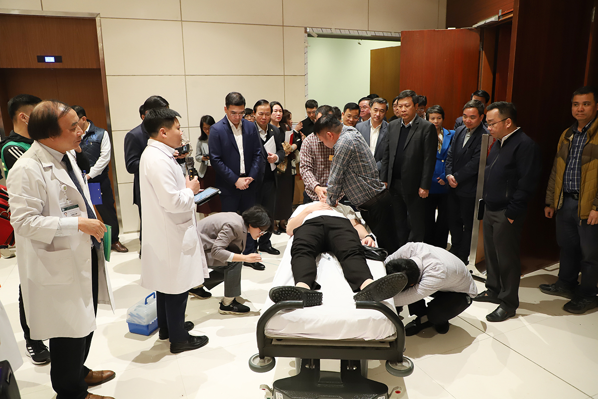 4 nội dung diễn tập chính là: cấp cứu ngừng tuần hoàn, cấp cứu nhồi máu cơ tim, cấp cứu đột quỵ và cấp cứu đa chấn thương - Ảnh: Lê Hảo