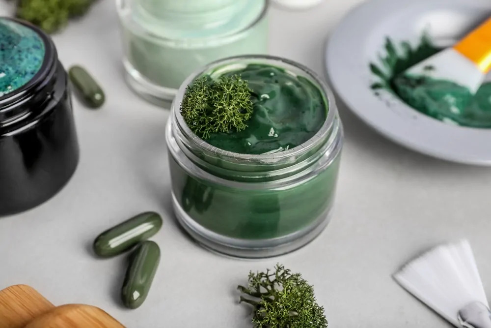 Nhờ hàm lượng protein cao và nhiều vi chất, spirulina được cho là giúp kích thích mọc tóc