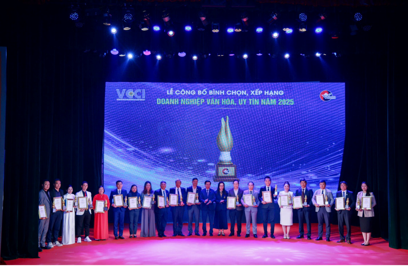 Các doanh nghiệp đạt giải tại Doanh nghiệp văn hóa, Uy tín 2025 do VCCI trao giải.