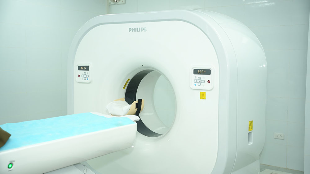 Trang thiết bị hiện đại được vận hành bởi các bác sĩ có chuyên môn cao tại Trạm y tế phường Vĩnh Hưng, Hà Nội - Ảnh: Bệnh viện Đại học Y Hà Nội