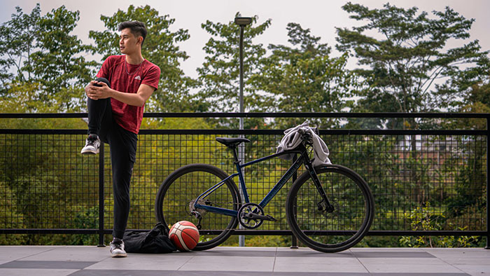 Đạp xe giúp người mới tập hoặc người đau khớp vẫn có thể vận động đều đặn để hỗ trợ giảm cân