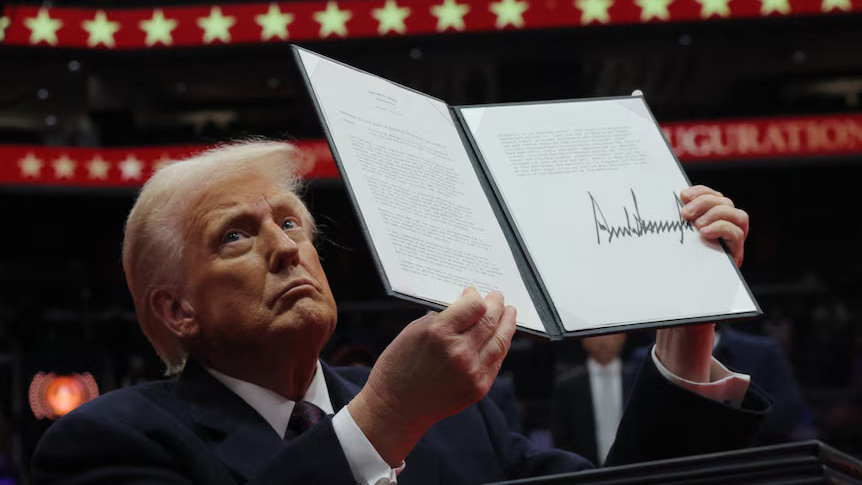 Quyết định rời Tổ chức Y tế Thế giới nằm trong sắc lệnh được Tổng thống Donald Trump ký ngay trong ngày đầu tiên của nhiệm kỳ vào năm 2025 - Ảnh: Reuters