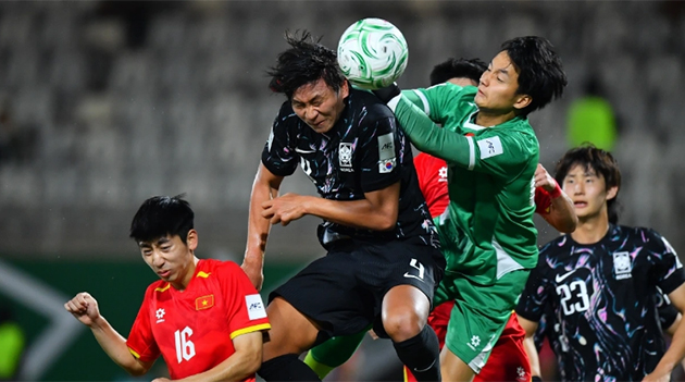 Thủ môn Văn Bình đã chơi một trận quá xuất sắc và góp công lớn trong chiến thắng của U23 Việt Nam - Ảnh: AFC