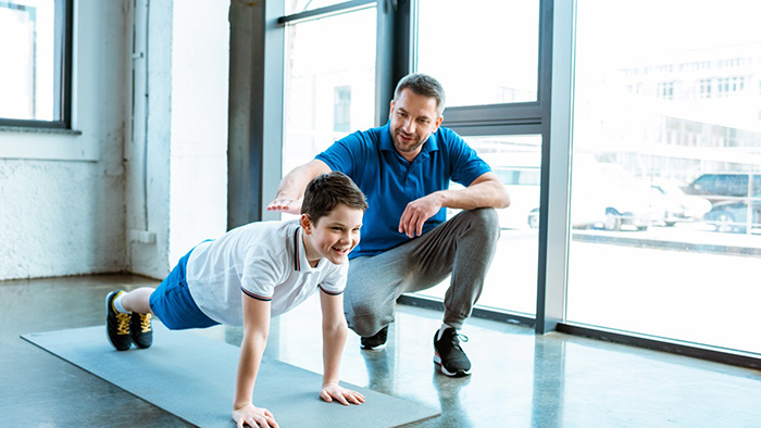 Các bài tập sử dụng trọng lượng cơ thể được xem là lựa chọn lý tưởng cho trẻ em