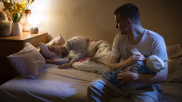 Chia sẻ trách nhiệm trong gia đình giúp mỗi thành viên có thêm thời gian nghỉ ngơi, cải thiện chất lượng giấc ngủ