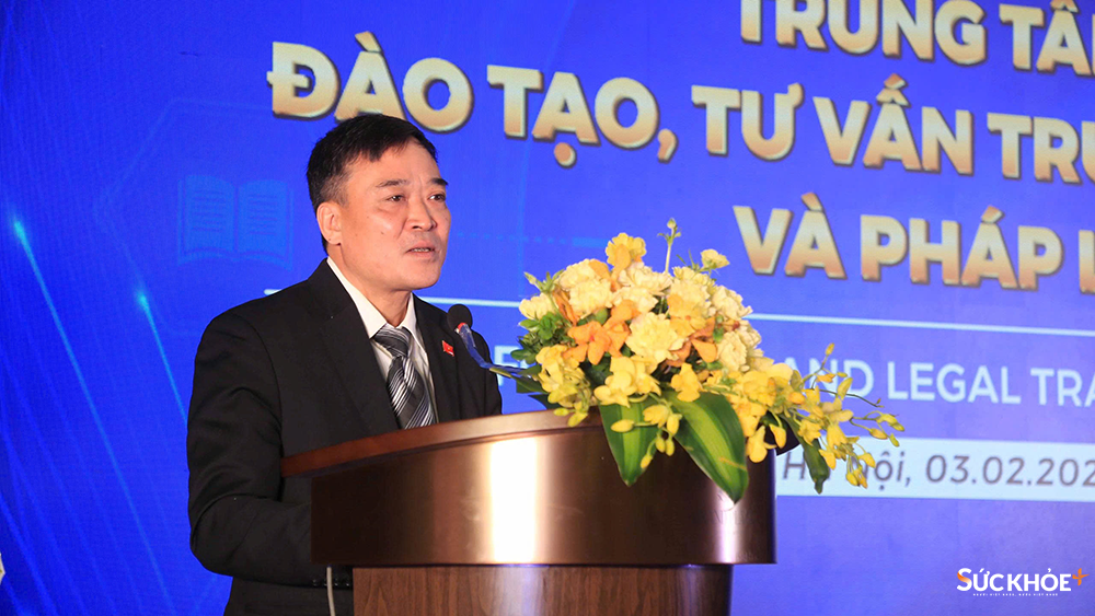 Dược sỹ Nguyễn Xuân Hoàng, Phó Chủ tịch Thường trực VAFF giao nhiệm vụ cho Trung tâm Đào tạo, Tư vấn Truyền thông và Pháp lý