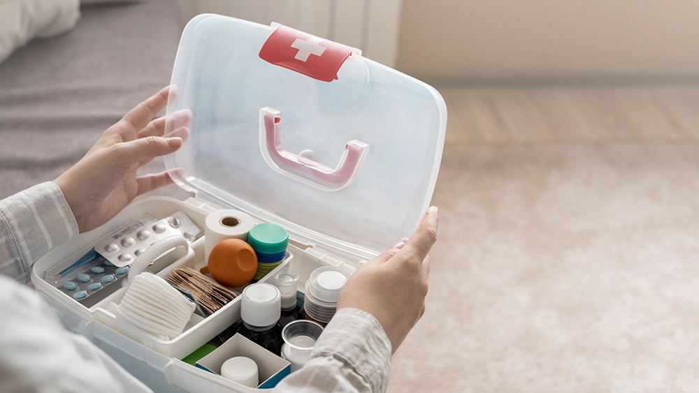 Tủ thuốc gia đình cần có sẵn các loại thuốc giảm đau, trị cảm sốt quen thuộc