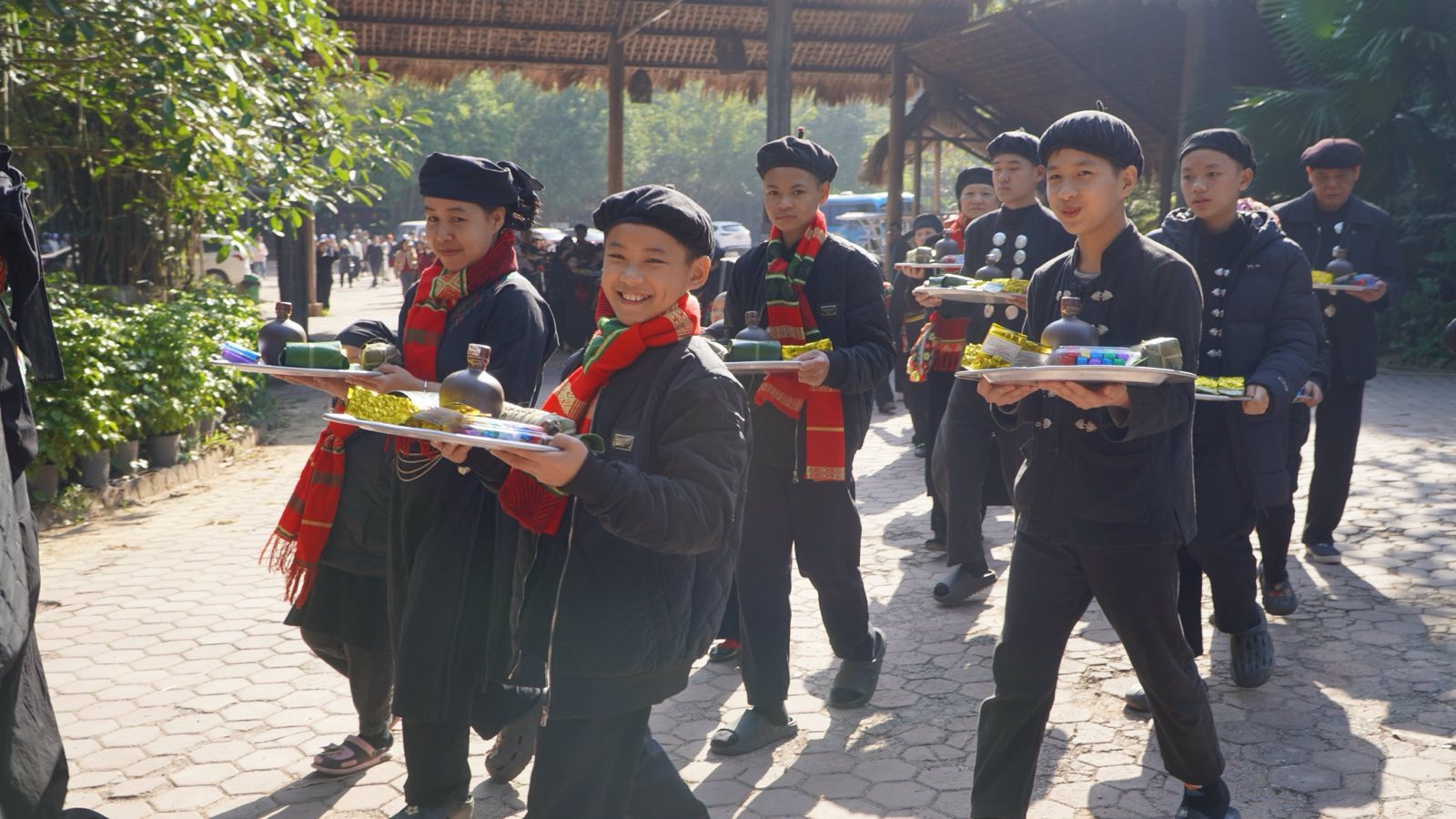 Nhiều phong tục tập quán được tái hiện trong bản làng - Ảnh: Thai Hai Ethnic Village