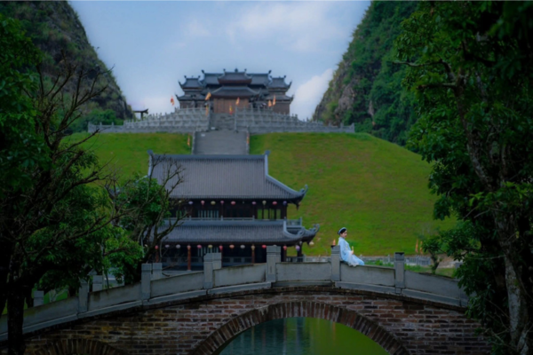 Với khung cảnh hoang sơ và trữ tình, Thung Ui hiện đang được nhiều bạn trẻ lựa chọn làm địa điểm tham quan, chữa lành cho những ngày đầu năm mới - Ảnh: Thung Ui.