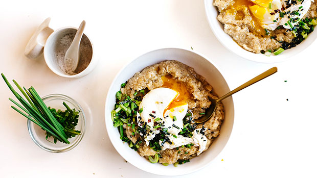 Ngoài cách ngâm qua đêm hoặc nấu với sữa, yến mạch cũng có thể dùng để nấu cháo mặn