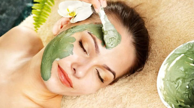 Mặt nạ từ bột chùm ngây được sử dụng trong chăm sóc da nhờ hàm lượng chất chống oxy hóa cao