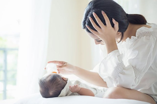 Trầm cảm sau sinh rất nguy hiểm, gây ảnh hưởng trực tiếp tới sức khoẻ mẹ và bé.