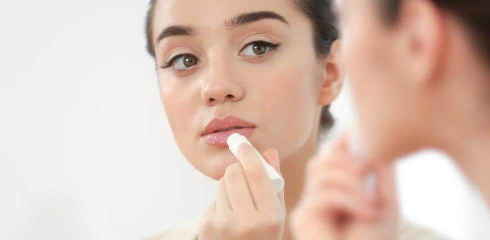 Đôi môi cũng cần được bảo vệ và chăm sóc đúng cách