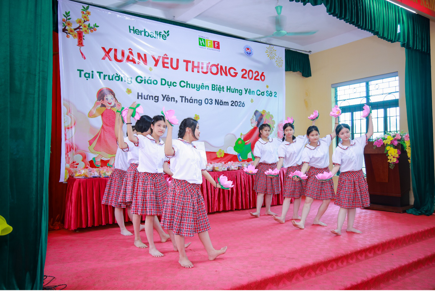 Các chương trình văn nghệ do chính các cháu biểu diễn cũng được tổ chức