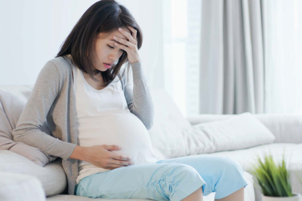 Mẹ bầu cần thăm khám thường xuyên, nhất là vào những tháng cuối trong thai kỳ để ngăn chặn và phòng ngừa mọi biến chứng nguy hiểm.