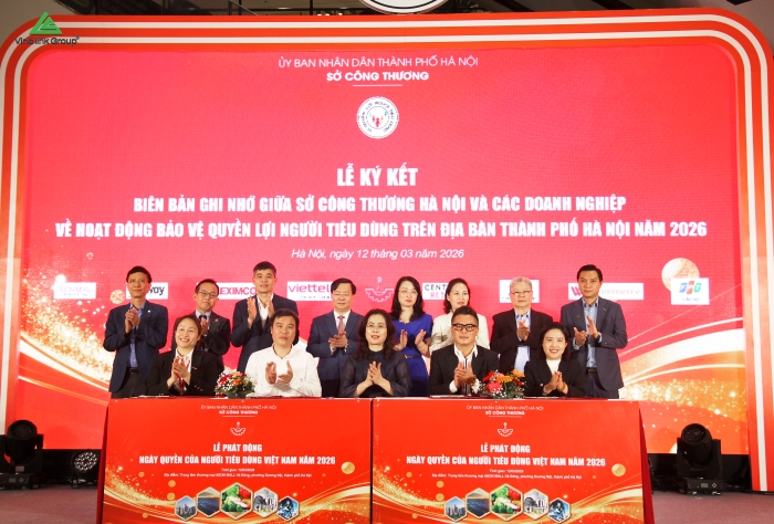 Tổng Giám đốc Vinalink Group – Ông Nguyễn Đức Anh thực hiện ký kết MOU (ngồi thứ 2, từ phải qua trái, hàng đầu tiên)