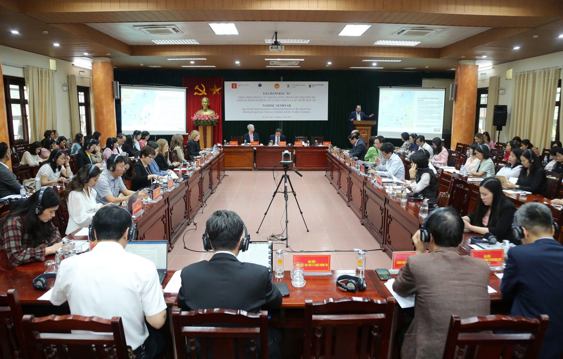 Tọa đàm có sự tham gia của các nhà hoạch định chính sách, chuyên gia và nhà khoa học - Ảnh: Hiệp Nguyễn/Sức khỏe+