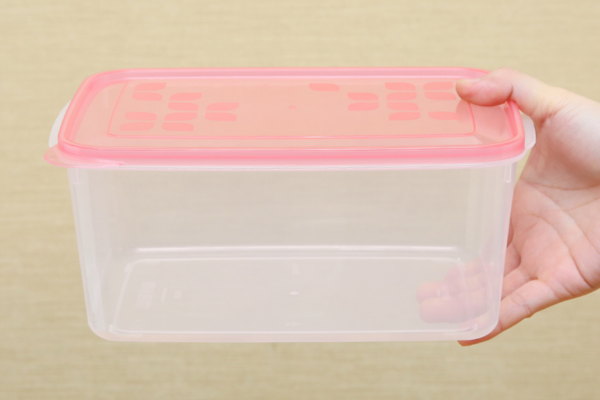 Các hạt vi nhựa được giải phóng từ hộp nhựa có thể len lỏi vào từng mô trong cơ thể.