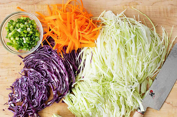 Cắt nhỏ rau họ cải giúp kích hoạt enzyme tạo sulforaphane có lợi cho sức khỏe