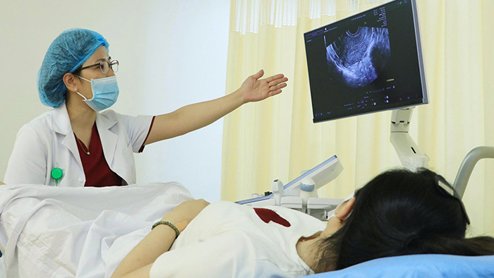 Sản phụ cần theo dõi sức khỏe đều đặn tại bệnh viện để phát hiện sớm các bất thường - Nguồn: Bệnh viện Phụ sản Trung ương