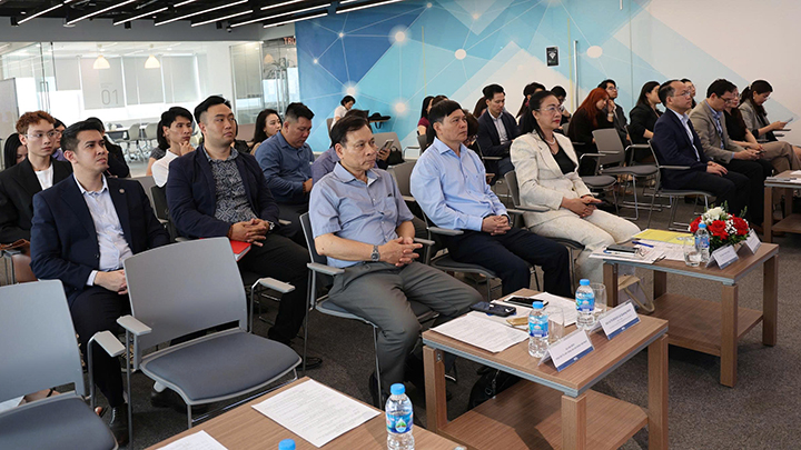 Nhiều chuyên gia, nhà khoa học, doanh nghiệp và cơ quan quản lý trong lĩnh vực y tế - công nghệ tham gia Tọa đàm