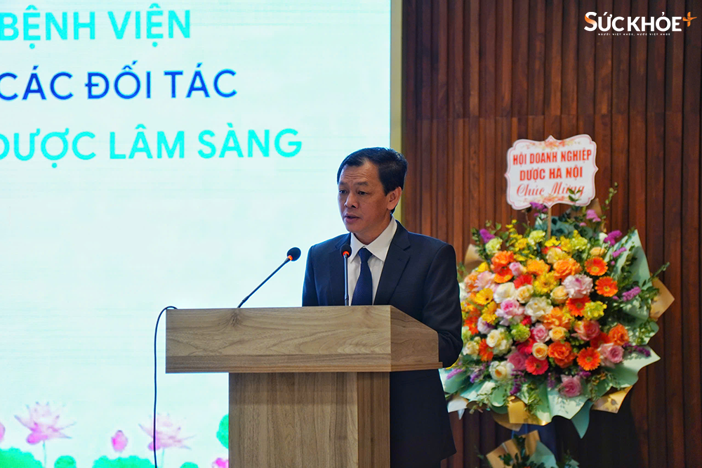 Thứ trưởng Bộ Y tế Nguyễn Tri Thức phát biểu chỉ đạo tại hội thảo về chuyển đổi số trong quản trị dược bệnh viện