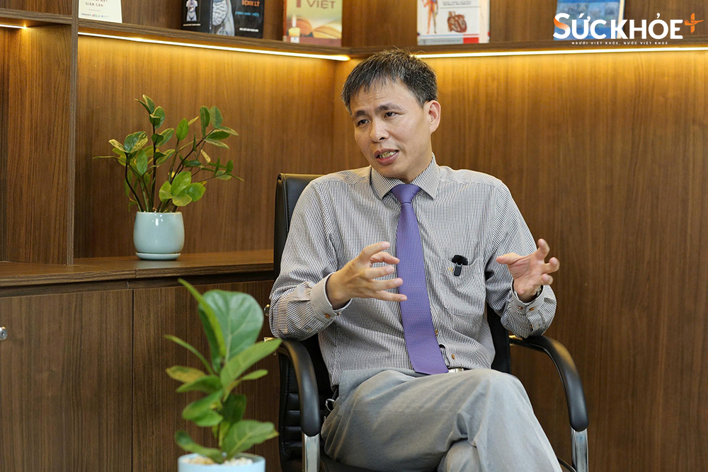 PGS.TS.BS Nguyễn Trọng Hưng, Giám đốc Trung tâm Tư vấn, Phục hồi dinh dưỡng và Kiểm soát béo phì, Viện dinh dưỡng Quốc gia chia sẻ về thực trạng béo phì ở trẻ em tại tọa đàm “Ma trận giảm cân” - Ảnh: Hiệp Nguyễn