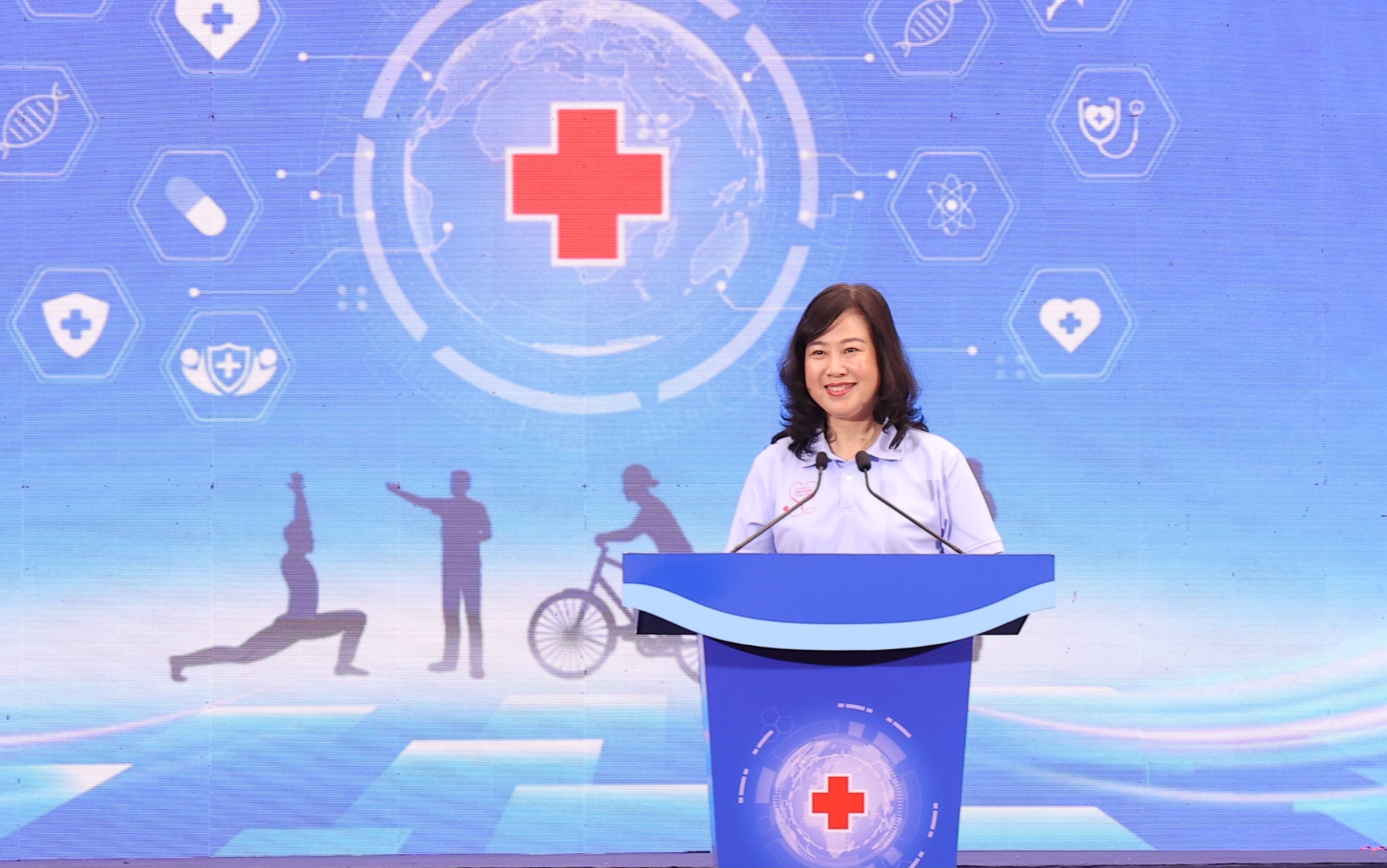 Bộ trưởng Bộ Y tế Đào Hồng Lan kêu gọi người dân nên thay đổi thói quen sinh hoạt một cách tích cực, chủ động đi khám sàng lọc định kỳ để phát hiện sớm bệnh - Ảnh: Bộ Y tế