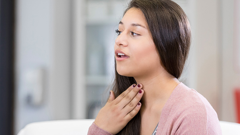 Các tổ chức xơ nhỏ hình thành trên dây thanh làm cản trở rung động và biến đổi giọng nói