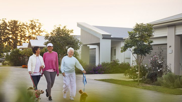 Dành 20 phút đi bộ mỗi ngày không chỉ hỗ trợ giảm cân tại nhà mà còn giúp bảo vệ tim mạch