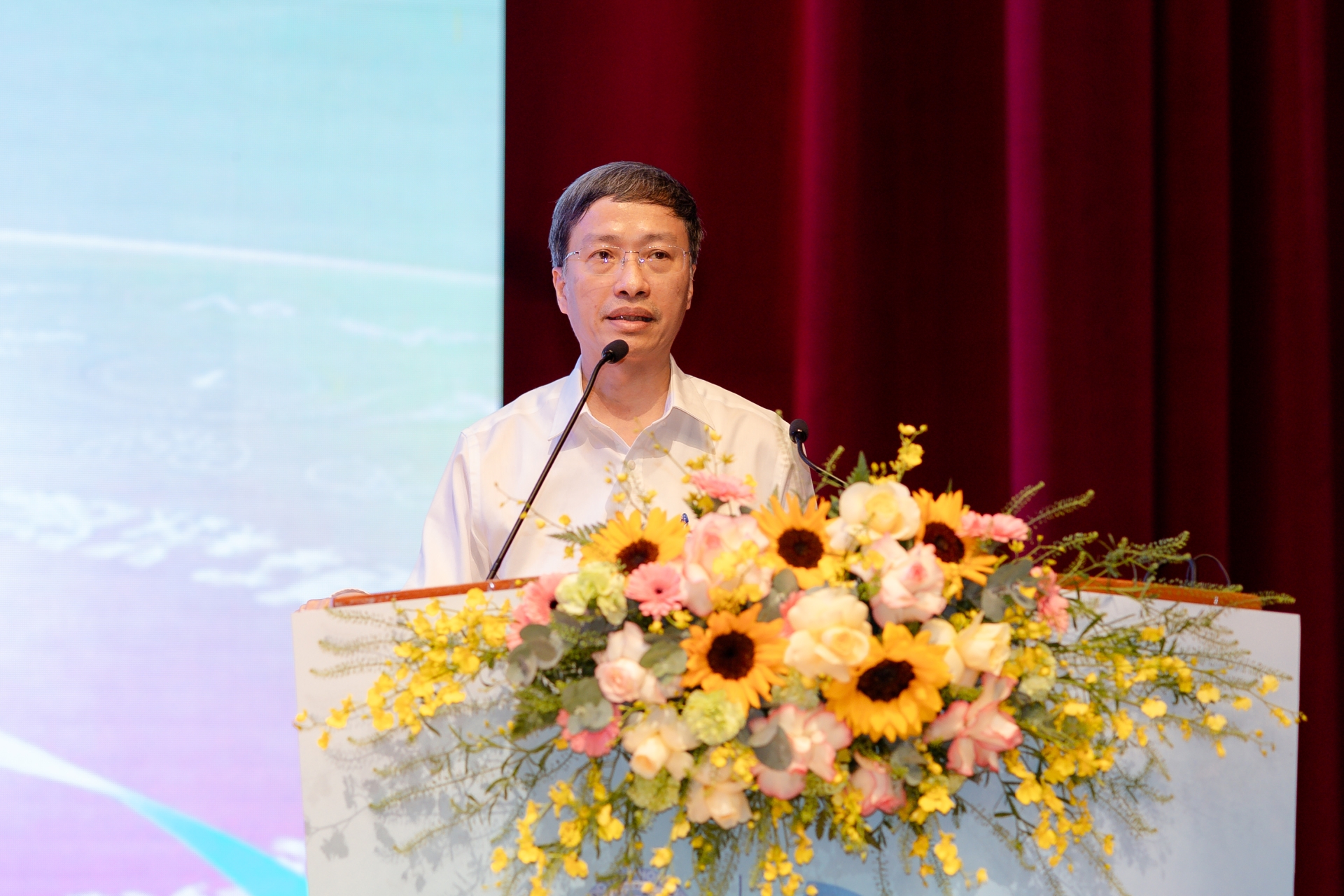 GS.TS.BS Phan Trọng Lân, Viện trưởng Viện Vệ sinh dịch tễ Trung ương phát biểu tại hội nghị