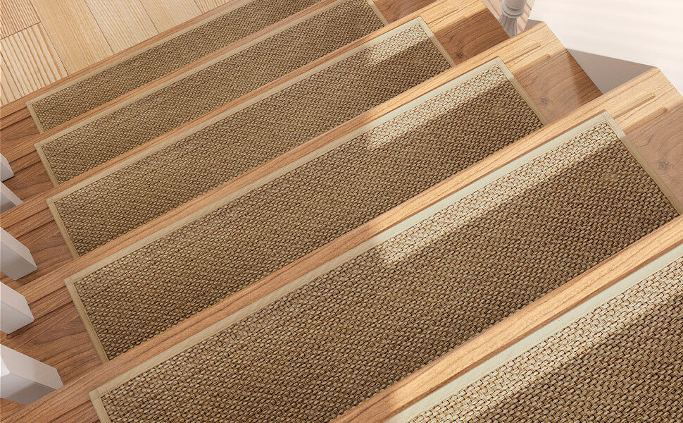 Thảm chống trượt giúp tăng độ an toàn khi di chuyển trên cầu thang gỗ